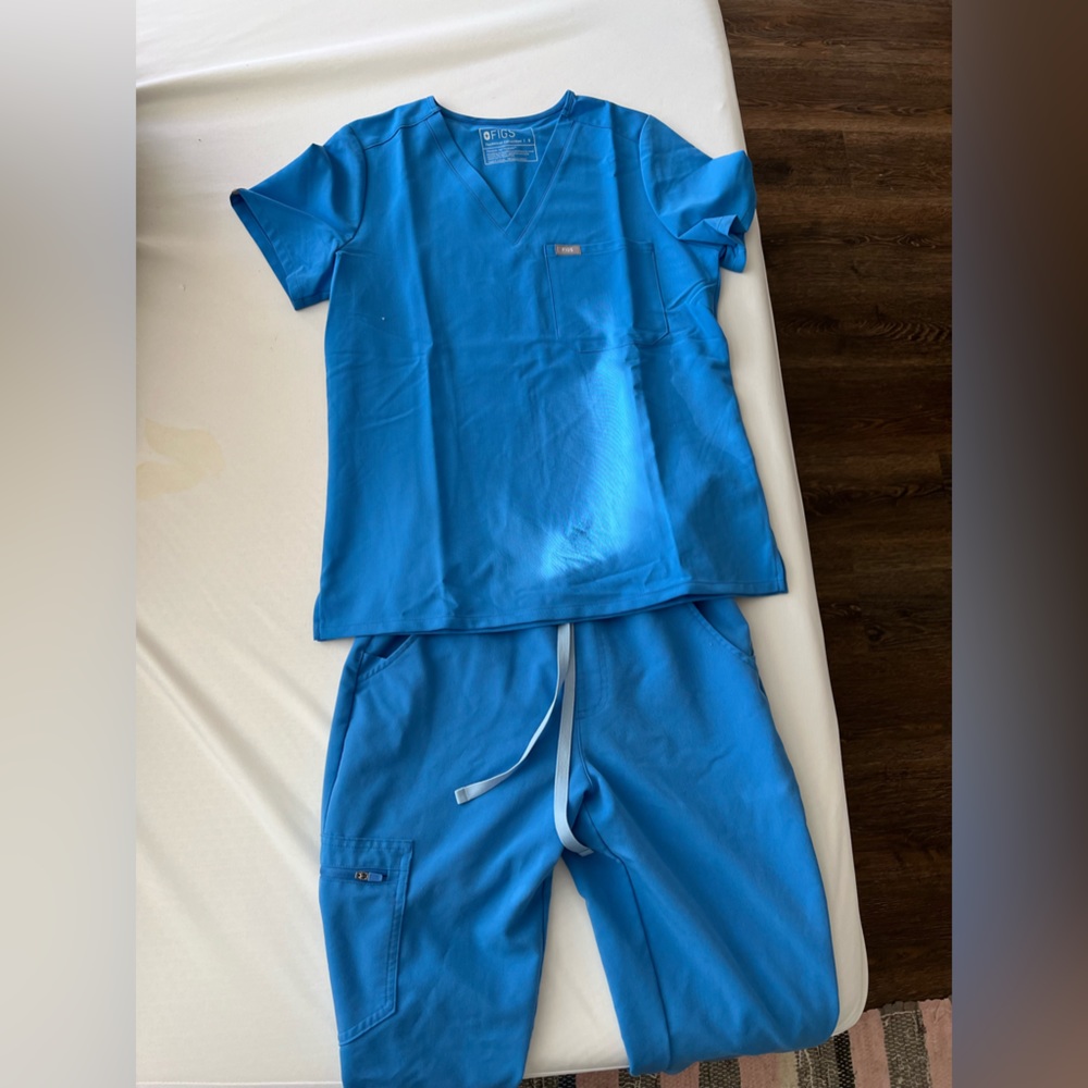 Figs scrubs